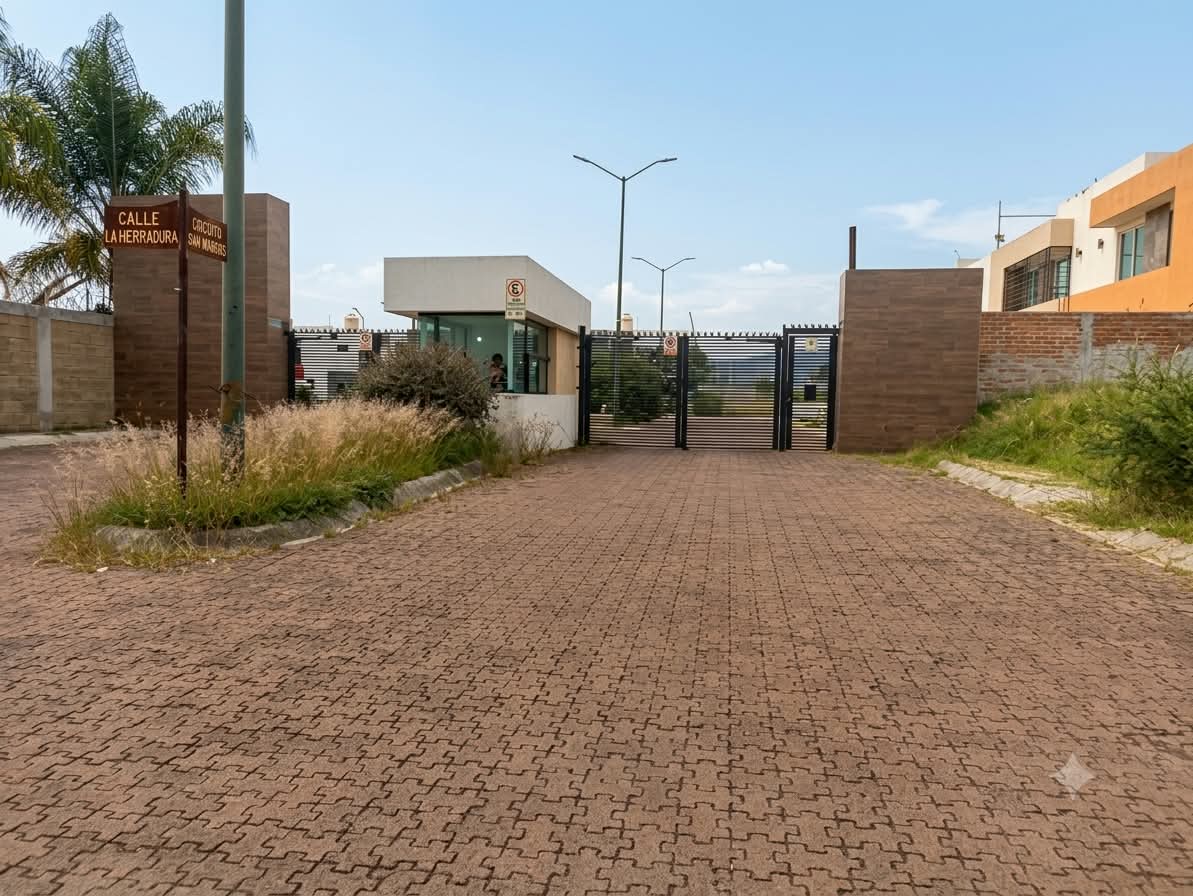 Acceso al fraccionamiento